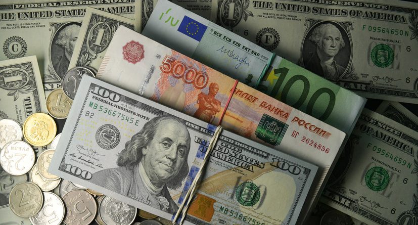 Рубль просел к доллару и евро. Курсы Центробанка