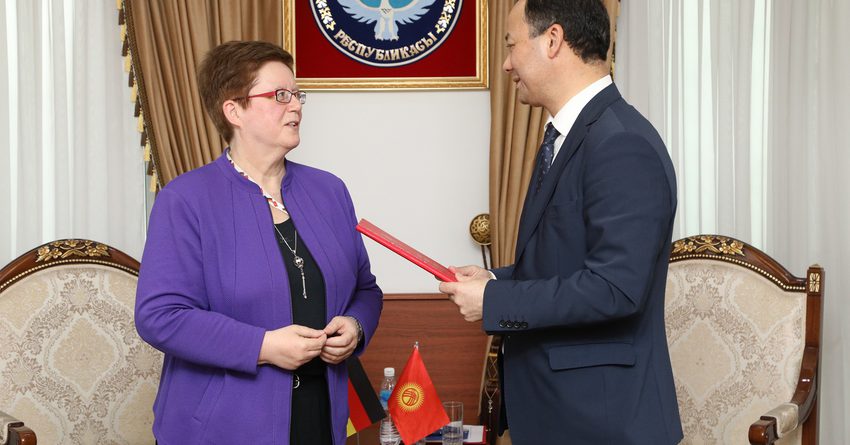 Посол Германии Моника Иверсен завершила свою дипмиссию в КР