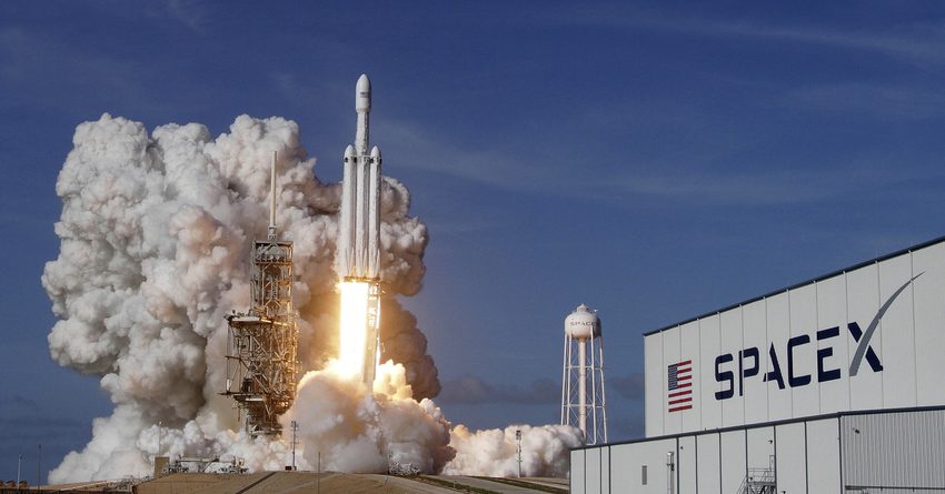 SpaceX сокращает число сотрудников на 10%