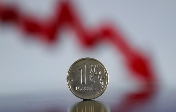 Рубль опять упал, наряду с евро и тенге. Курсы валюты на 27 сентября