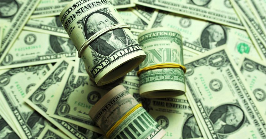Доллар США на межбанковских торгах держится выше 84 сомов