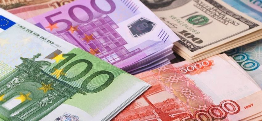 Доллар и евро немного укрепились к рублю. Центробанк РФ