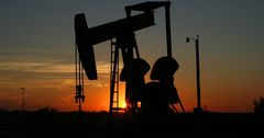 Стоимость цен на нефть упала на 30%