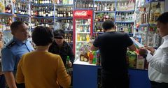 На Ошском базаре изъяли контрафактные алкоголь и сигареты