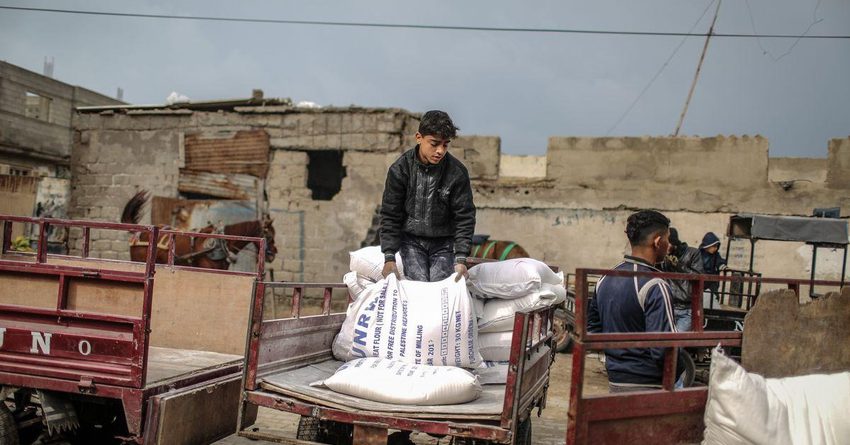 Кыргызстан Палестинага 5,5 тонна гумжардам жөнөттү