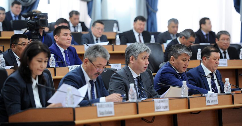 В Кыргызстане министрам запретили выражать свое мнение