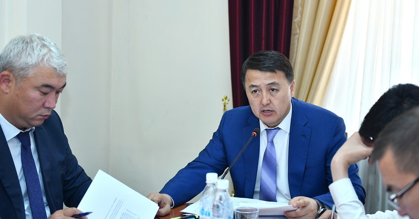 Замирбек Аскаров недоволен показателями промышленности в регионах