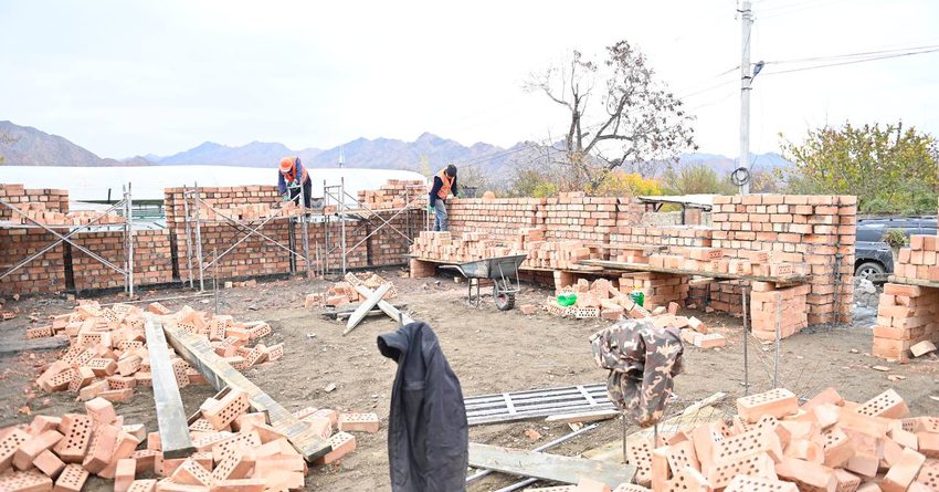 В селах Баткена продолжаются строительные работы