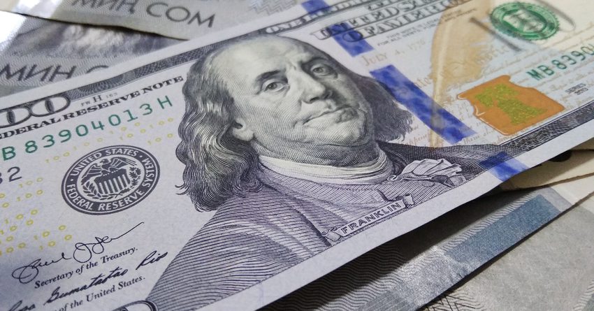 Официальный курс доллара снизился до 77.5 сома