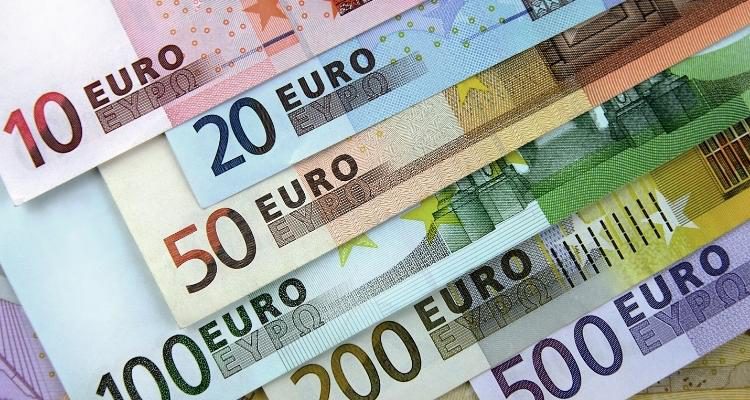 Евро подешевел на 1%. Курс Нацбанка Кыргызстана