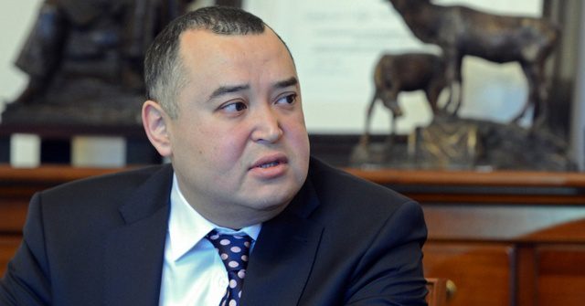 Премьер Жээнбеков подписал главе Фонда госимущества заявление об увольнении