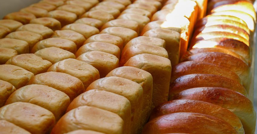 На среднюю зарплату в Бишкеке можно купить 539.2 кг хлеба – Нацстатком