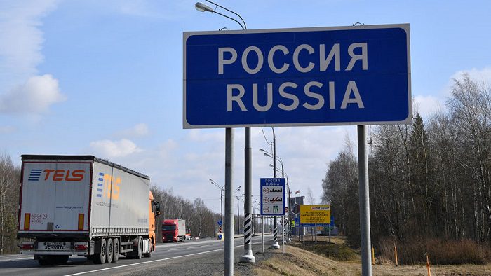 Посольство выясняет причины усиления проверок грузов на границе с Россией