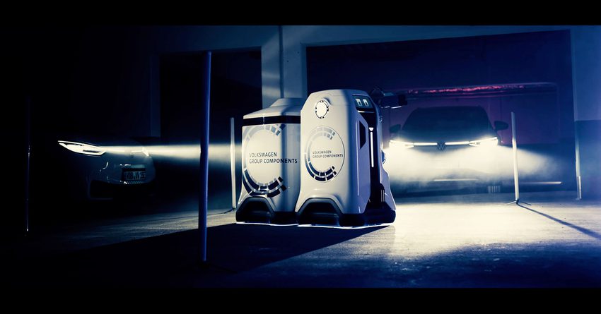 Volkswagen презентовал робота — заправщика электромобилей