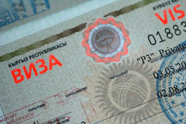 Гражданам девяти стран хотят разрешить въезд в КР без виз