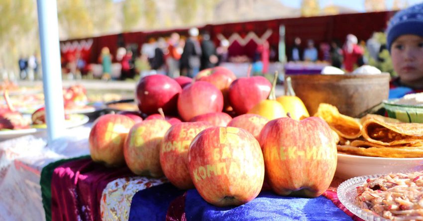 Банк Компаньон провел 12-й яблочный фестиваль