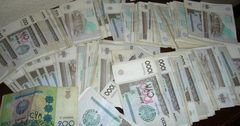 Курс доллара в Узбекистане перевалил за 3 тыс. сумов