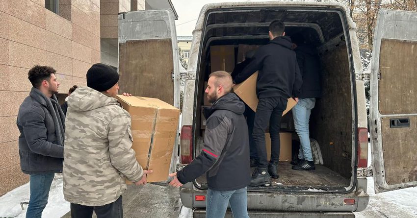 Кыргызстан отправил в Турцию 6 тонн гумпомощи