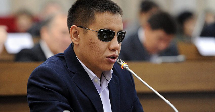 Кыргызстанда банктар арам жол менен 10 млрд сом киреше тапты — Бекешев