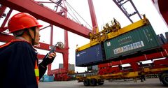 В прошлом месяце экспорт Китая сократился больше прогноза аналитиков – на 7.3%