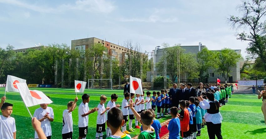 Кара-Балтадагы футбол аянтчасына Жапония 88,6 миң доллар грант берди