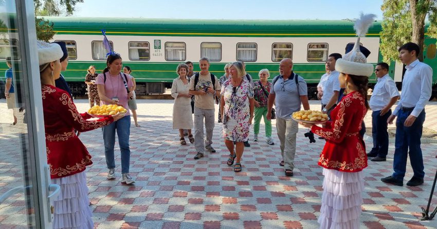 В Кыргызстан прибыл туристический поезд