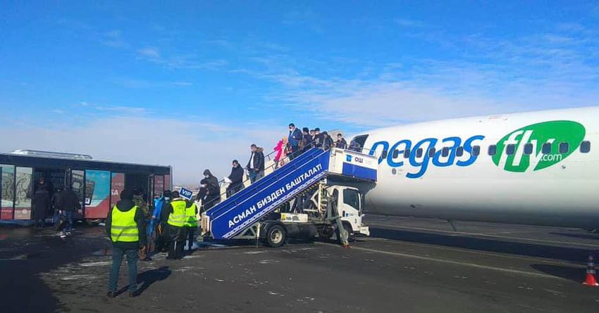 В аэропорту «Ош» приняли первый чартерный рейс из Красноярска