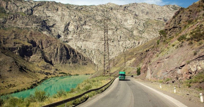 В Кыргызстане на дороги за 2022 год выделили 17 млрд сомов