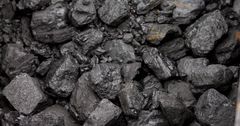 По сравнению с прошлым годом уголь подорожал в среднем на 715 сомов