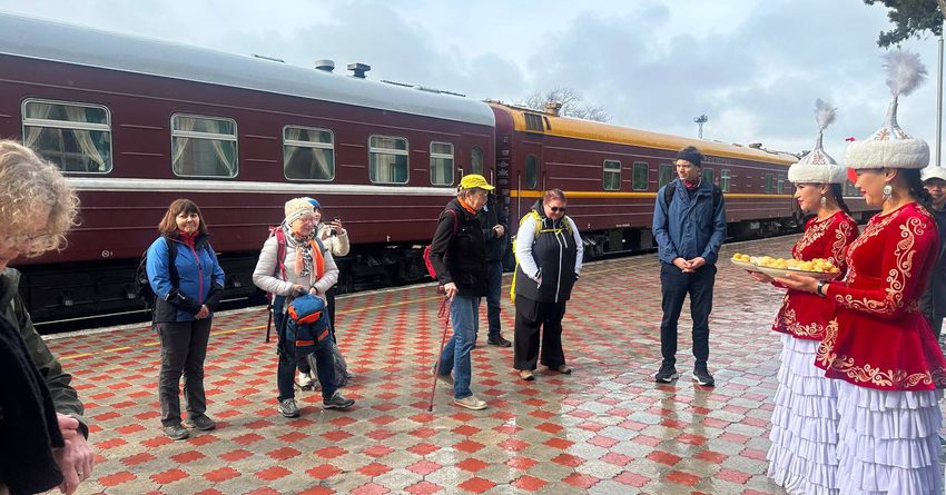 В Кыргызстан прибыл туристический поезд с пассажирами из пяти стран