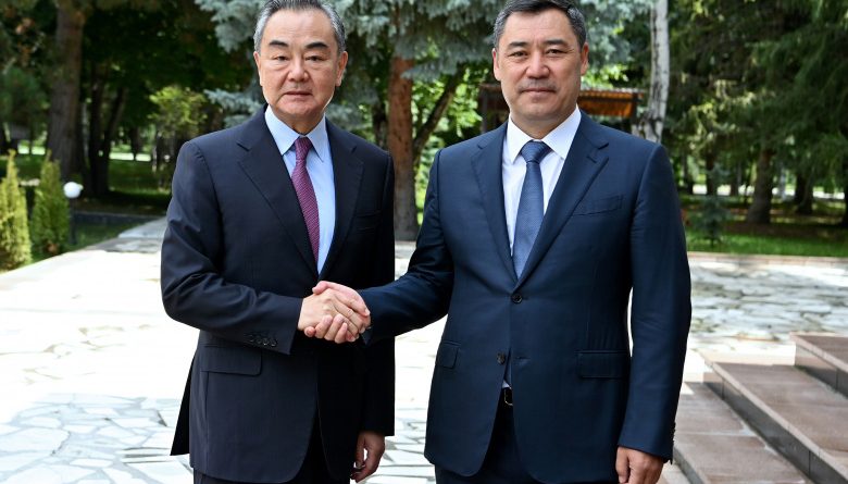 Президент КР и глава МИД КНР обсудили вопросы сотрудничества