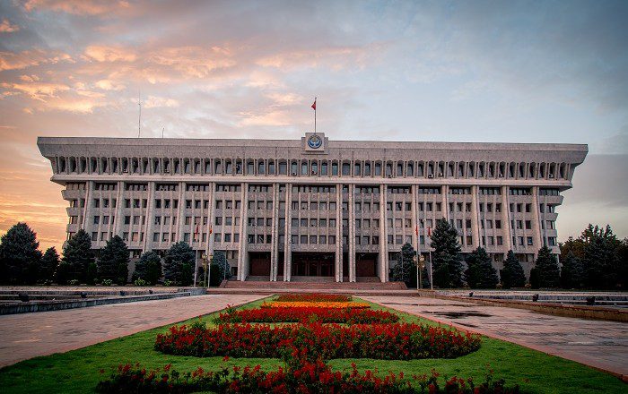 В КР отменят закон о госгарантиях для руководителей Киргизской ССР