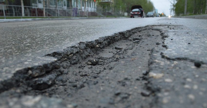 Отремонтированные за 125 млн сомов дороги в Оше снова разбиты