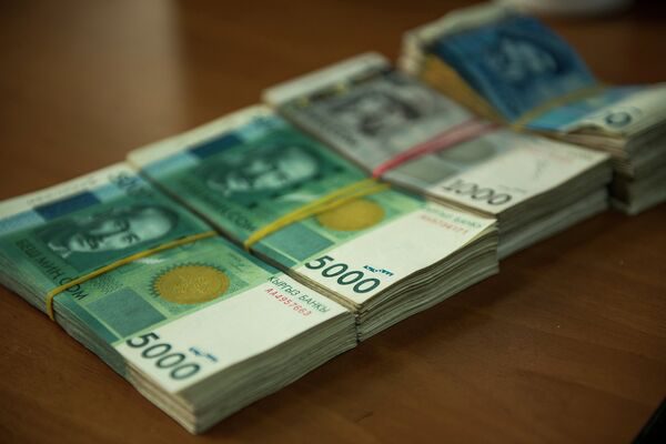 За неделю комбанки купили на валютных торгах более $22 млн