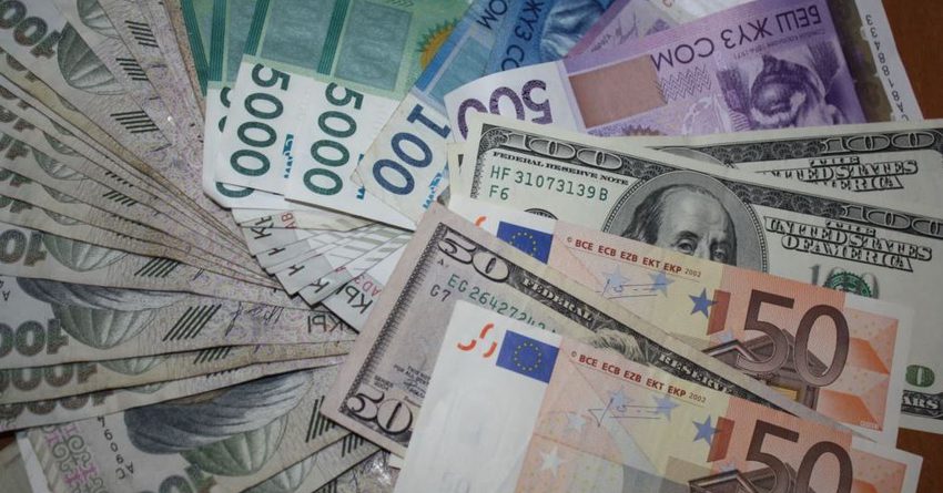 Сом евродон башка бардык негизги валюталарга карата алсызданды