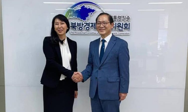 Исмаилова Кореянын Түндүк экономикалык кызматташтык боюнча комитетинин төрагасы менен жолукту