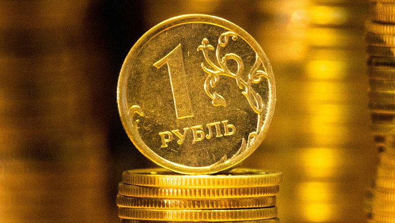 Сом просел к рублю на 2.96%. Курс Нацбанка Кыргызстана