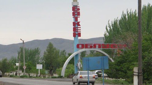 В селе Баткенской области реконструируют дорогу за более чем 15 млн