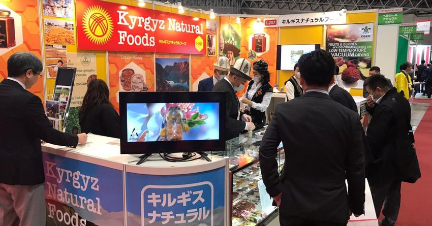 Кыргызские компании презентовали мед и сухофрукты на японской выставке