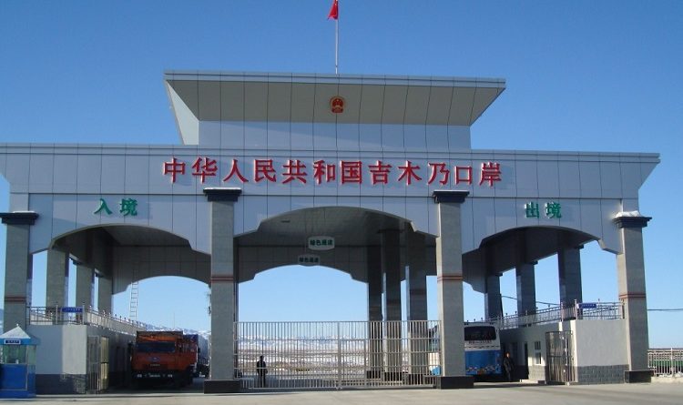 С 1 января пункты пропуска на границе с Китаем будут временно закрыты