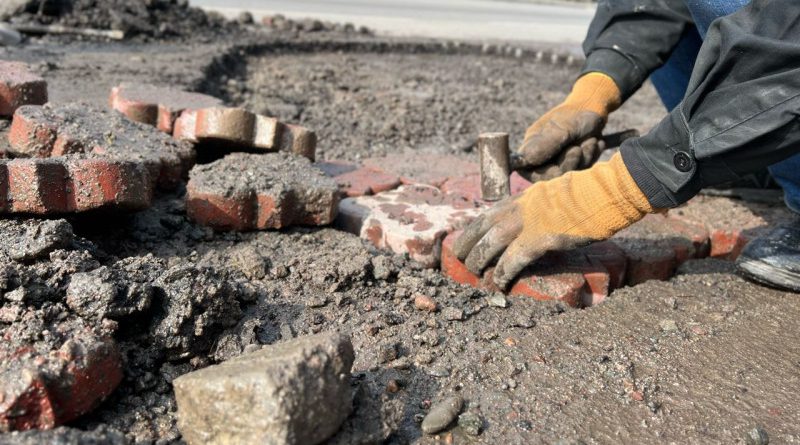 В Бишкеке дороги с дефектами построили 12 из 14 подрядчиков