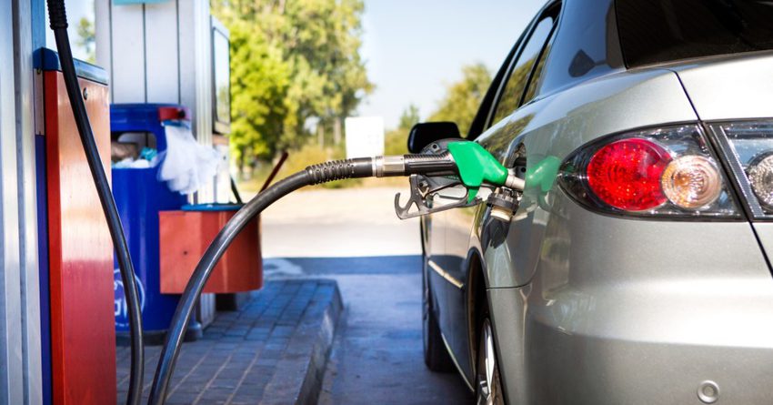 Цены на бензины на АЗС Кыргызстана в два раза ниже средней цены в мире