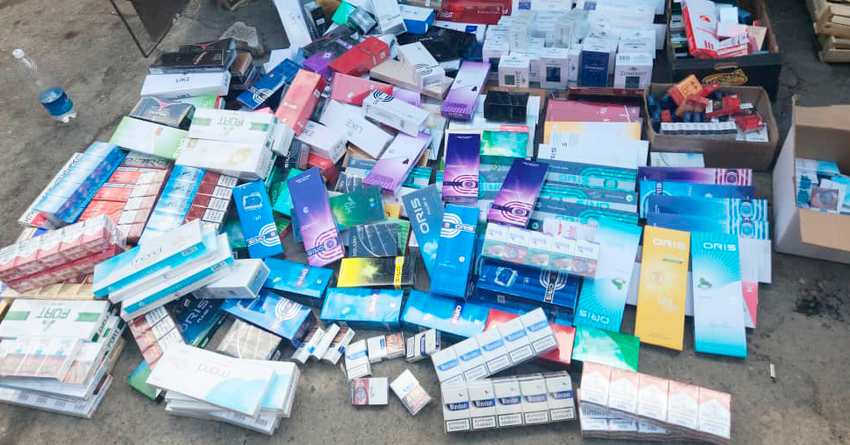 В районе Орто-Сайского рынка выявили 3 тысячи нелегальных пачек сигарет