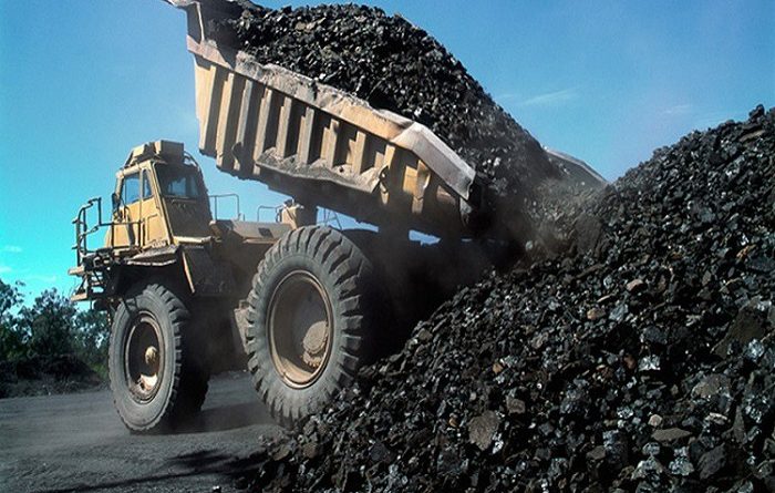 В КР хотят запретить вывоз угля за границу автотранспортом