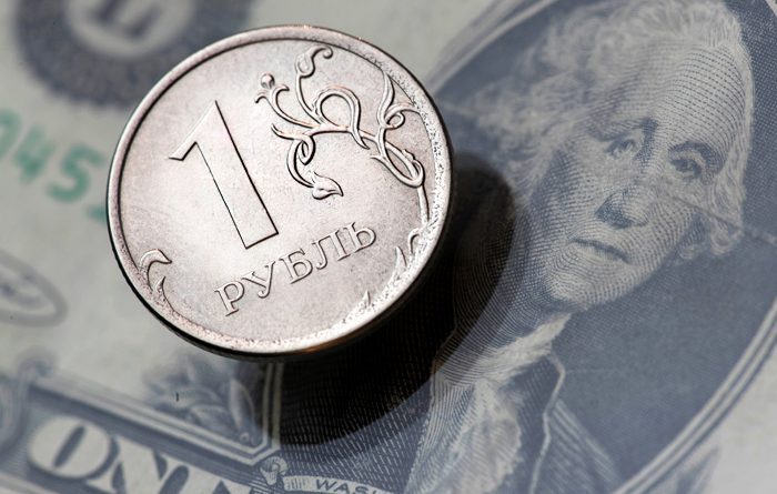 Рубль просел ко всем основным валютам. Курс Центробанка